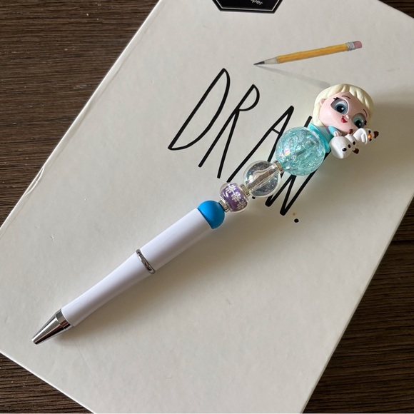 Disney Doorables: Frozen: Elsa with Olaf handmade beaded pen - Picture 2 of 3